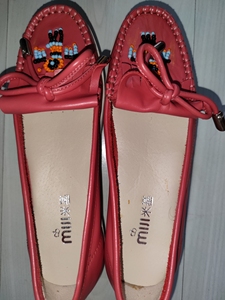 【出】米基牛皮鞋35码，红色，未穿过，里面的是制作留下的胶，