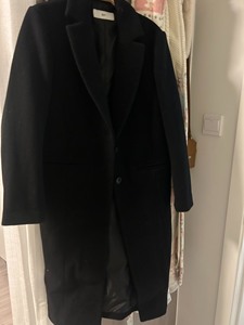 黑色羊毛大衣，SLY的，已干洗。不退不换，非偏远包邮。
