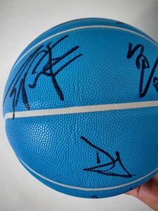 新疆广汇飞虎，全队签名篮球，蓝色带俱乐部标印，现场拍卖均价5