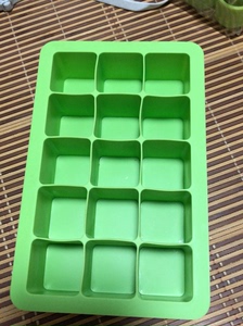 美国小绿芽硅胶辅食冰格，从美国邮寄回来，8成新。