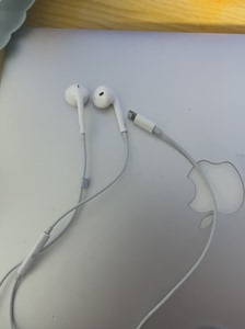 苹果原装有线耳机，扁头的8.5成新，音质麦克风线控全部功能都