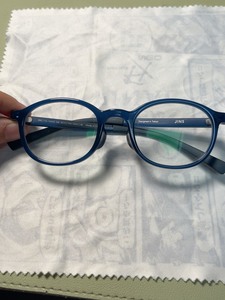 正品jins儿童防蓝光眼镜。日本本土版，大阪带回。有轻微使用