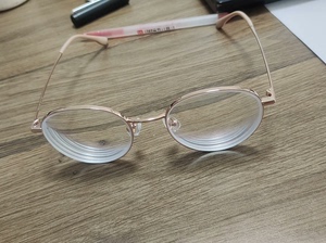 焦庄花园店茂昌眼镜充值卡，卡内有2600  可以来配眼镜刷我
