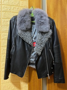 小绵羊皮女士短款毛领皮衣，在浙江宁海皮革城购买，原价1550