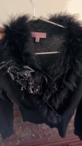 慕诗MOISELLE鸵鸟毛领100%纯羊毛针织上衣，颜色黑色