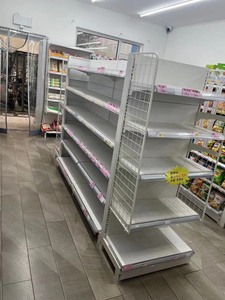 出款白色单层超市货架，适用于商店、便利店、文具店等场所。货架