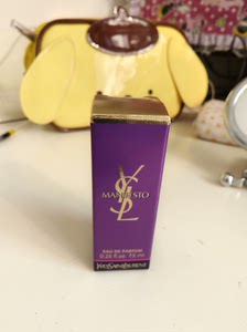 在日本买彩妆赠送的YSL香水小样，有两瓶，自己试用了一支，不