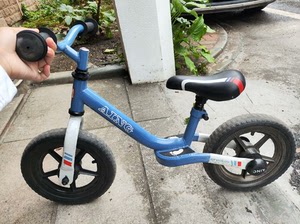 AING爱音儿童平衡车，儿童自行车，宝宝无脚踏自行车，免充气