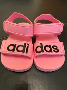 阿迪婴童鞋——凉鞋 可爱的粉色，全新正版有鞋盒，喜欢的入。有