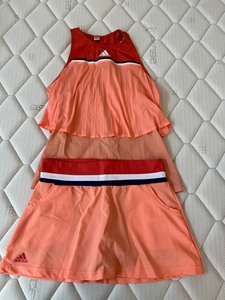 阿迪网球裙 网球服套装 s码 裙子全新带吊牌 上衣非全新 尺