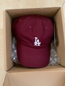 韩国乐天免税专柜店购买的，未使用，全新MLB 酒红色帽子LA
