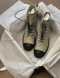 chanel 香奈儿 灰色九孔经典cc机车靴 375码 88