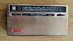 六七十年代红灯2J8收音机，没试机，成色如图所示，诚意要可以
