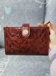 玫琳凯红色小包，可单肩可斜挎，平时装手机，钱包还是非常不错的