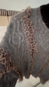 厚实毛衣，带点豹纹蕾丝花边，宽松，可以穿到130斤，40元包