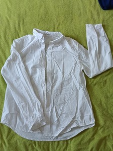 璞衣，女衬衫，M码，是那种便硬点的纯棉布，没穿过两回，喜欢拍