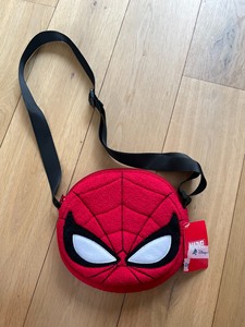 迪斯尼 全新蜘蛛侠书包，可斜背。红色