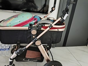 宝宝大了，两个婴儿推车，加一个婴儿自行车，200块自提拉走，