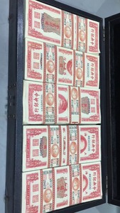 民国纸币，前几天下乡收来的，一盒一千张，