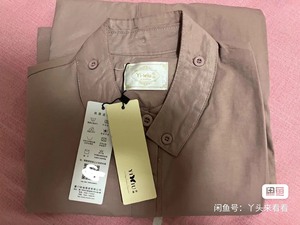 全新m码风衣  豆紫色  品牌：依袖   适合100－130