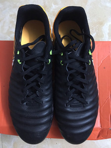 耐克Nike CR7 传奇7中端 真皮 小牛皮 AG足球鞋，