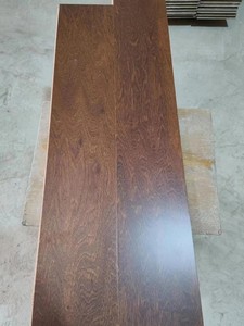 刚到一款全新未拆封带包装的肯帝亚大品牌1.2厚多层实木地板，