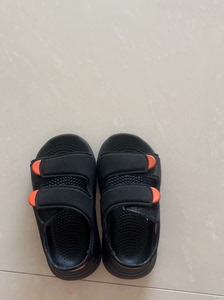阿迪婴童凉鞋，适合1-2岁孩子，自穿过，次数较少，介意勿扰。