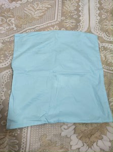 100%纯棉蓝色信封抱枕套微脏一只，拿回家洗一洗，明超优品的