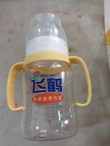 飞鹤赠品奶瓶一共9个，全新未使用，共计20元，可以作为宠物奶