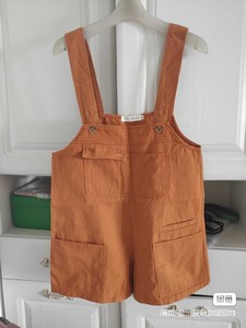 橘色背带连体短裤挺喜欢，穿着也挺舒服的就买了两条，便宜点29