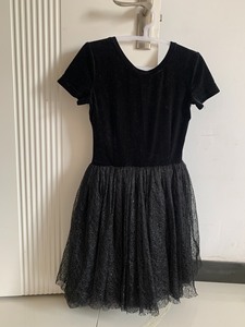 maje善良小黑裙，在淘宝上代购的，丝绒材质配闪粉纱裙，16