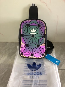 闲置阿迪达斯菱形胸包 Adidas肩挎包 三叶草背包 手机零