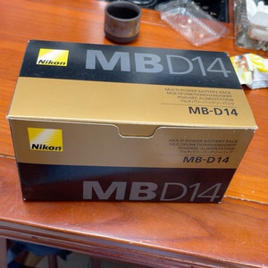 全新的MB-D14手柄，尼康d610相机专用的，需要联系