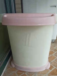 嘟迪洗澡桶，很大，可以从小孩0岁用到6岁，大人泡牛奶浴玫瑰花