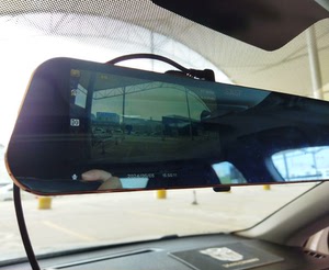 先科S810 后视镜式 双镜头行车记录仪