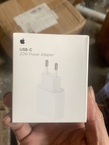 全新未拆封的苹果20W充电头，8元一个打包带走，有77个。