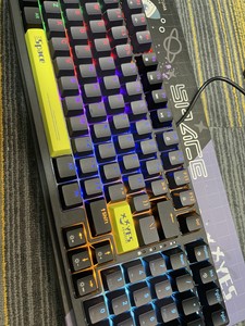 全新RGB炫彩灯效  茶轴机械键盘  炫彩灯效  全键无冲未