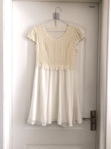 全新布同三标全，白色高级连衣裙，上半身蕾丝高级典雅，下身雪纺