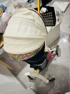 babyvovo婴儿车 v9曼陀罗白，八成新，手扶杆磨痕严重