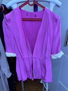 专卖店购买开衫，粉红色，很正的颜色，桑蚕丝的，胸围96.衣长