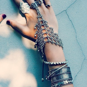 波西米亚饰品印度首饰女肚皮舞蹈手链戒指一体连指手背链复古风