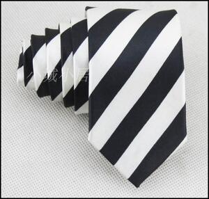 男士黑白条纹领带 整体感觉简洁干净大方 可参加各种应酬应聘相亲