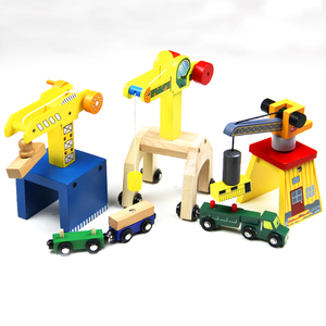 吊车吊机木制火车轨道玩具配件木质升降机起重机男孩早教3岁儿童6