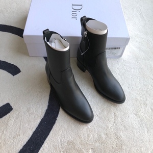淼淼国内代购 Dior 黑色全皮短款女靴 后跟dior字母标 简单大方
