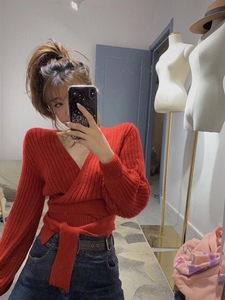 性感显白～韩国chic设计感绑带V领收腰宽松红色毛衣打底针织衫女