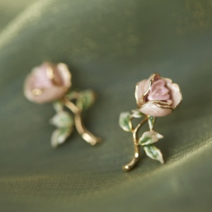 杜乐丽花园系列 超温柔粉玫瑰 复古精致珐琅滴釉黄铜镀金耳钉耳夹