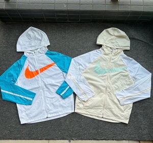 耐克Nike 春秋男女大童跑步休闲运动 梭织防晒连帽外套风衣FQ0707