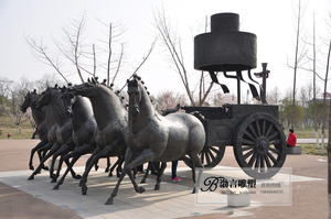 大型马拉车战车玻璃钢雕塑定制春秋战国时期骑马将军人物铸铜雕像