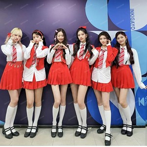 韩国女团ive同款演出服女生学院风明星打歌服2022新款爵士舞台服