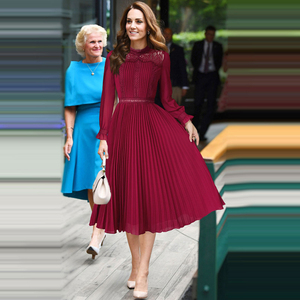 欧美2023年春季新品明星王妃同款高端女装红色蕾丝拼接百褶连衣裙